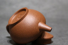 Load image into Gallery viewer, Jiangponi Julun Yixing Teapot 降坡泥巨轮珠 105ml
