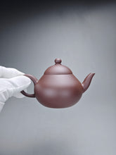 Load image into Gallery viewer, Dicaoqing Pear Yixing Teapot 底槽清梨形壶 150ml
