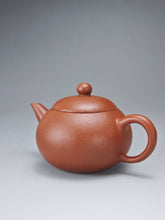 Load image into Gallery viewer, Zhuni Dahongpao Yinchun Shuiping Yixing Teapot 朱泥大红袍寅春水平 105ml
