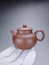 Load image into Gallery viewer, Lao Zini GuWeng Yixing Teapot 老紫泥古瓮 145ml
