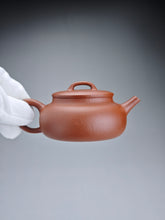 Load image into Gallery viewer, Zhuni Dahongpao Bianyu Yixing Teapot 朱泥大红袍扁玉 120ml
