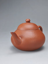 Load image into Gallery viewer, Zhuni Dahongpao Pear Yixing Teapot 朱泥大红袍梨形 120ml
