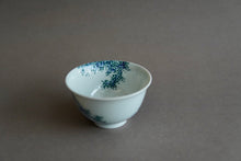 Load image into Gallery viewer, 110ml Qinghua Fanggu Jingdezhen Porcelain Teacup by KuangShi 艺品青花小碗杯
