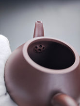 Load image into Gallery viewer, Dicaoqing Pear Yixing Teapot 底槽清梨形壶 150ml
