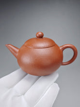 Load image into Gallery viewer, Zhuni Dahongpao Yinchun Shuiping Yixing Teapot 朱泥大红袍寅春水平 105ml
