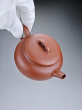 Load image into Gallery viewer, Zhuni Dahongpao Bianyu Yixing Teapot 朱泥大红袍扁玉 120ml
