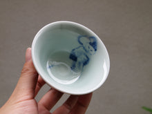 Load image into Gallery viewer, 110ml Fanggu Technique Cat, Jihong and Qinghua Porcelain Teacup 青花霁红杯
