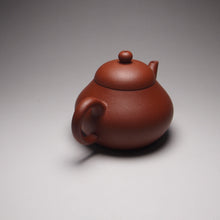 Load image into Gallery viewer, Zhuni Pear Shuiping Yixing Teapot with Carving of Goose 朱泥梨式水平带刻绘 115ml
