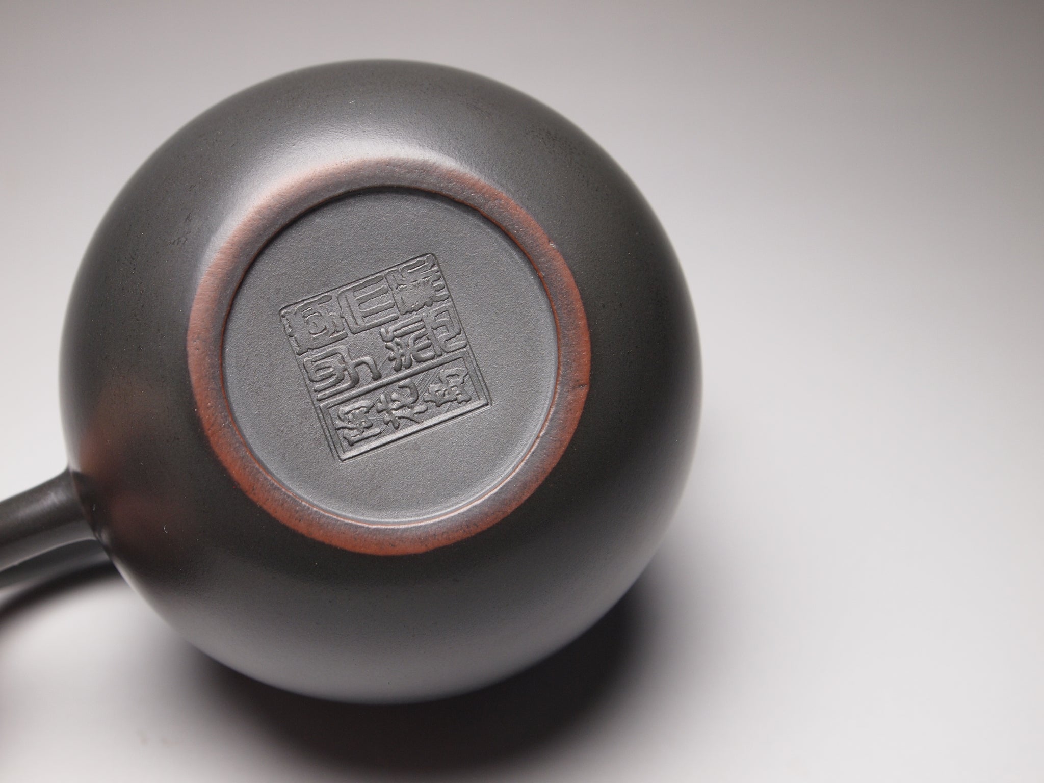 135ml Oval Teapot by Li Wenxin 李文新泥兴壶 – MudandLeaves