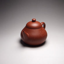 Load image into Gallery viewer, Zhuni Pear Shuiping Yixing Teapot with Carving of Lionhead Goldfish 朱泥梨式水平带刻绘 120ml
