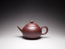 Load image into Gallery viewer, Lao Zini Xishi Shuiping Yixing Teapot, 老紫泥西施水平 145ml
