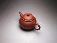Load image into Gallery viewer, Zhuni Dahongpao Shuiping Yixing Teapot 朱泥大红袍水平 135ml
