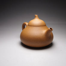 Load image into Gallery viewer, Huangjin Duan Mellon Yixing Teapot, 黄金段匏瓜, 145ml
