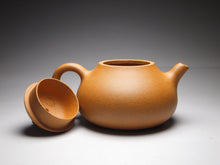 Load image into Gallery viewer, Huangjin Duan Melon Yixing Teapot, 黄金段匏瓜, 140ml
