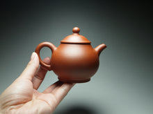 Load image into Gallery viewer, Hand-Picked Red Jiangponi Panhu Yixing Teapot 降坡红泥潘壶 150ml
