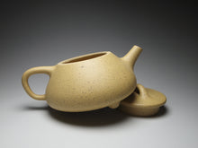 Load image into Gallery viewer, Benshan lüni 本山绿泥 Shipiao Yixing Teapot, 160ml
