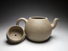 Load image into Gallery viewer, Qingduan Pear Yixing Teapot, 青段梨形壶, 175ml
