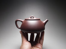 Load image into Gallery viewer, Lao Zini Pinggai Shipiao Yixing Teapot 老紫泥平盖石瓢 220ml
