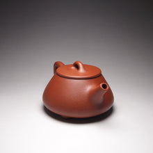 Load image into Gallery viewer, Hand-Picked Red Jiangponi Pinggai Shipiao Yixing Teapot 降坡泥平盖石瓢 225ml
