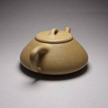 Load image into Gallery viewer, Benshan Lüni Ziye Shipiao Yixing Teapot 本山绿泥子冶石瓢 140ml
