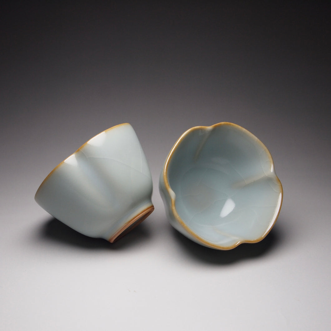 Pair of Matching 50ml Four-Lobed Azure Ruyao Teacups, 天青汝窑四瓣对杯