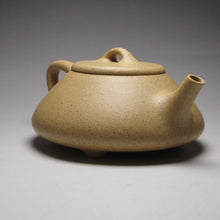 Load image into Gallery viewer, Benshan Lüni Ziye Shipiao Yixing Teapot, 本山绿泥子冶石瓢, 140ml
