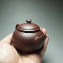 Load image into Gallery viewer, Lao Zini Little Shuiping Yixing Teapot 老紫泥水平 90ml
