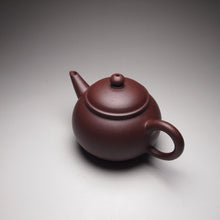 Load image into Gallery viewer, Lao Zini Little Shuiping Yixing Teapot, 老紫泥水平, 90ml
