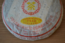 Load image into Gallery viewer, 2000 Zhongcha CNNP 7542 Raw Pu&#39;er Tea Cake, 2000年中茶7542纪念饼
