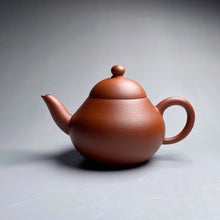 Load image into Gallery viewer, Zhuni Pear Yixing Teapot, 朱泥梨形壶, 125ml
