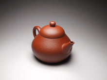 Load image into Gallery viewer, Zhuni Pear Shuiping Yixing Teapot with Carving of Crane 朱泥梨式水平带仙鹤刻绘 115ml

