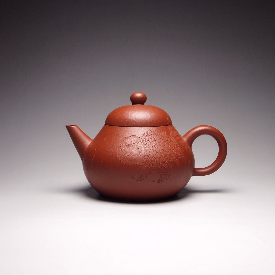 Zhuni Pear Shuiping Yixing Teapot with Carving of Lionhead Goldfish 朱泥梨式水平带刻绘 120ml