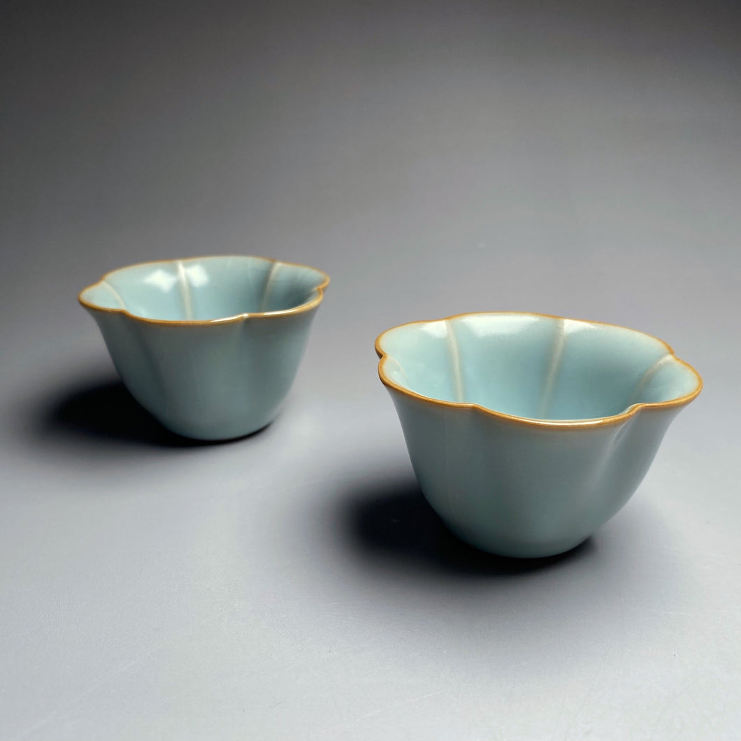 Pair of Matching 30ml Six Lobed Ruyao Sky Blue Teacups, 天青汝窑茶杯