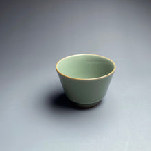 Load image into Gallery viewer, 55ml Miseyou Porcelain Horseshoe Teacup from Jingdezhen
