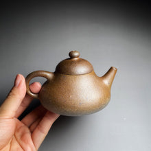 Load image into Gallery viewer, Wood Fired Huangjin Duan Hulupiao Yixing Teapot, 柴烧黄金段葫芦瓢, 125ml
