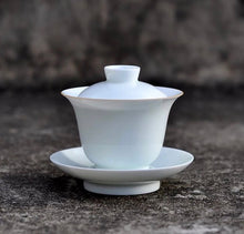 Load image into Gallery viewer, 210ml Big Flower Tianbai Jingdezhen Porcelain Gaiwan with Brown Rim
