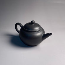 Load image into Gallery viewer, Heini (Wuhui Zhuni) Shuiping Yixing Teapot, 焐灰朱泥小水平, 90ml
