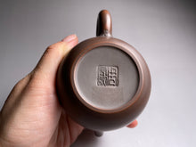 Load image into Gallery viewer, 130ml Xishi Nixing Teapot by Zhou Yujiao
