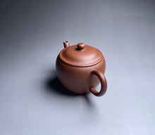 Load image into Gallery viewer, Jiangponi Wandeng Yixing Teapot, 降坡泥宛灯壶, 125ml
