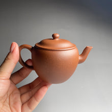 Load image into Gallery viewer, Jiangponi Wandeng Yixing Teapot, 降坡泥宛灯壶, 125ml
