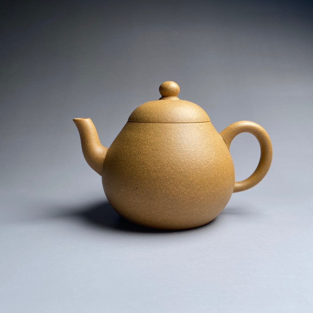 Huangjin Duan Pear Yixing Teapot, 黄金段梨形壶, 165ml