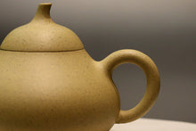 Load image into Gallery viewer, Benshan Lüni Mellon Yixing Teapot, 本山绿泥匏瓜, 140ml

