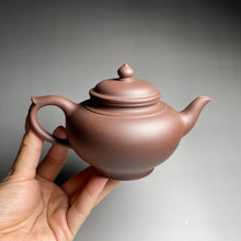 Load image into Gallery viewer, Dicaoqing Xiaoying Yixing Teapot, 底槽青笑罂壶, 250ml
