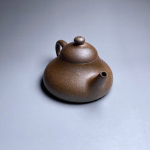 Load image into Gallery viewer, Wood Fired Huangjin Duan Hulupiao Yixing Teapot, 柴烧黄金段葫芦瓢, 125ml
