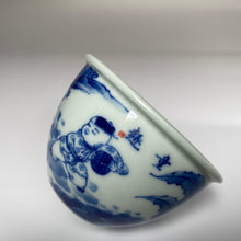 Load image into Gallery viewer, 115ml Qinghua Children Playing Cloth Ball Fanggu Jingdezhen Porcelain Teacup,   仿古全手工青花童趣缸杯
