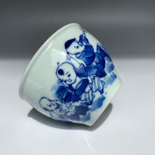 Load image into Gallery viewer, 90ml Qinghua Children Playing Instruments Fanggu Jingdezhen Porcelain Teacup,   仿古全手工青花童趣福寿杯

