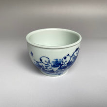 Load image into Gallery viewer, 90ml Qinghua Children Playing Instruments Fanggu Jingdezhen Porcelain Teacup,   仿古全手工青花童趣福寿杯
