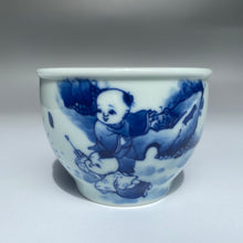 Load image into Gallery viewer, 90ml Qinghua Children Lighting Firecrackers Fanggu Jingdezhen Porcelain Teacup,    仿古全手工青花童趣福寿杯
