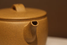 Load image into Gallery viewer, Huangjin Duan Hanwa Yixing Teapot, 黄金段汉瓦, 130ml
