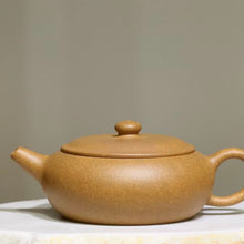Load image into Gallery viewer, Huangjin Duan Xiangyu Yixing Teapot 黄金段香玉壶  120ml
